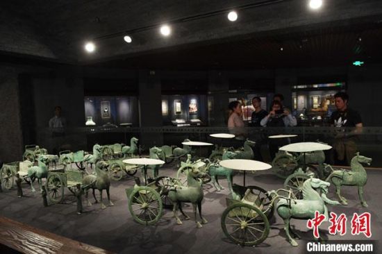 圖為甘肅省博物館展陳的東漢銅奔馬車陣。(資料圖) 楊艷敏 攝