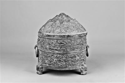 平?jīng)霾┥缴w神獸紋銅樽，東漢人向往過(guò)上神仙生活的印跡