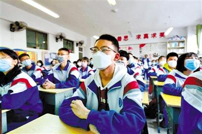 甘肅省初三和高一、高二年級學(xué)生昨日開學(xué) 青春校園又聞瑯瑯讀書聲