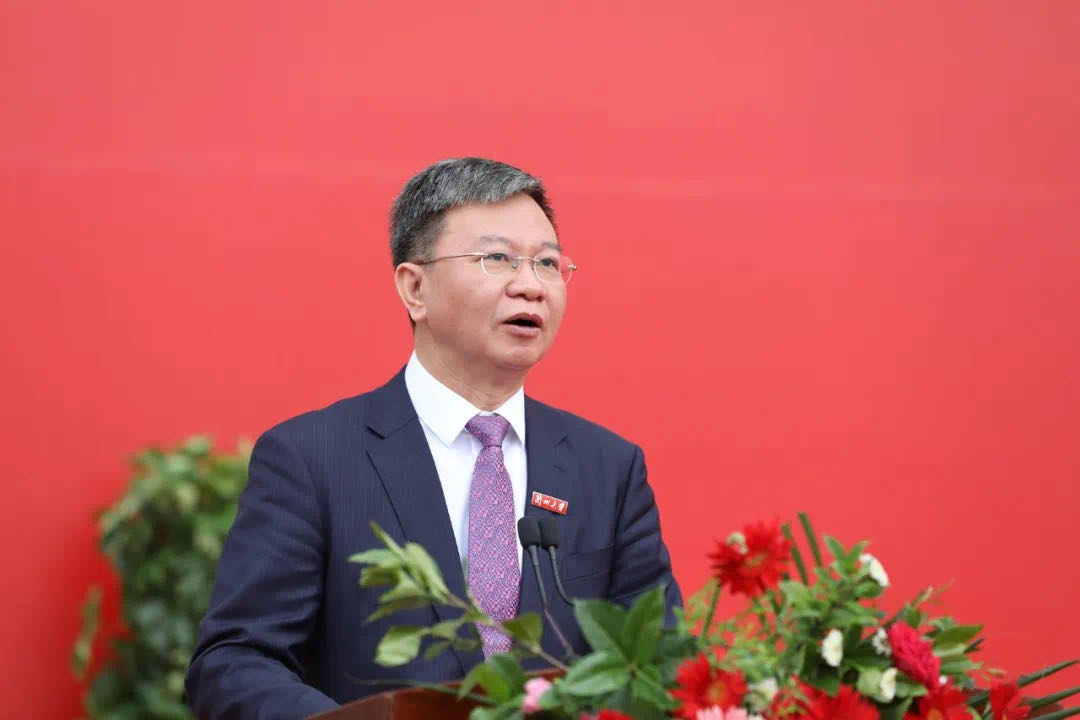蘭州大學(xué)校長(zhǎng)嚴(yán)純?nèi)A寄語2020屆本科畢業(yè)生：做敢擔(dān)當(dāng)、能擔(dān)當(dāng)、有擔(dān)當(dāng)?shù)娜?>
        </a><em>蘭州大學(xué)校長(zhǎng)嚴(yán)純?nèi)A寄語2020屆本科畢業(yè)生：做敢擔(dān)當(dāng)、能擔(dān)當(dāng)、有擔(dān)當(dāng)?shù)娜?/em></li>
    <li><a  target=