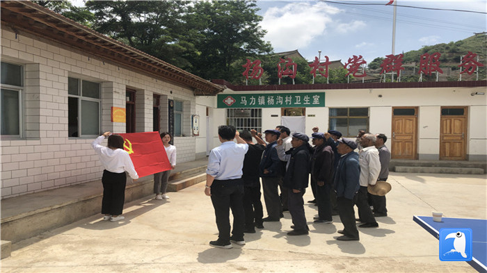 6月29日，天水市武山縣紀(jì)委監(jiān)委組織黨員干部在馬力鎮(zhèn)楊溝村重溫入黨誓詞。_副本.jpg