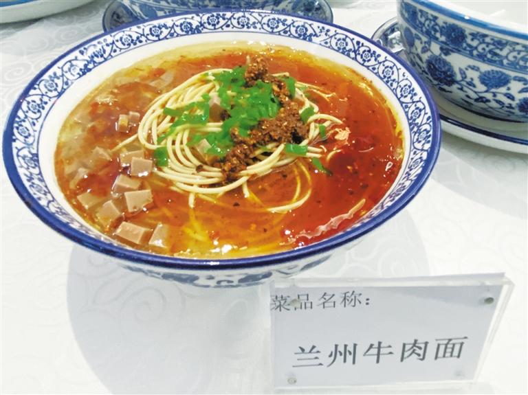 品香茗吃美食 還能K歌跳舞 “環(huán)西部火車游”專列爽得很！