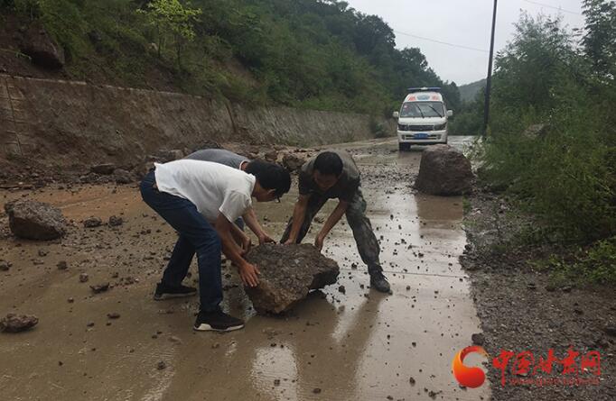 康縣長壩鎮(zhèn)：鏟車、120合力“逆行”救援群眾  