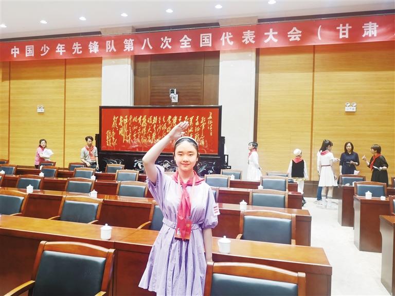 代表蘭州少先隊(duì)員參加全國少代會——這個(gè)小姑娘，攢勁！