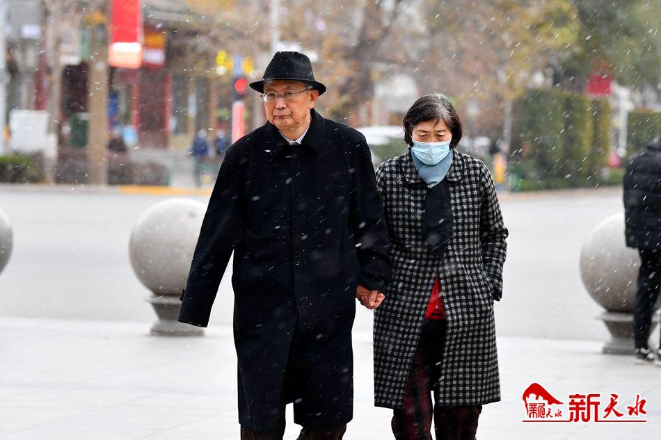 初雪來了！一起在天水街頭，共赴“白頭”！