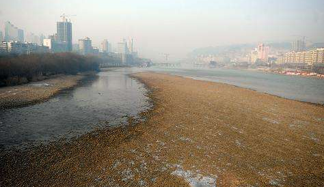 市民：黃河水位大降會不會影響供水？ 水務(wù)部門：枯水期流量偏小屬于正?，F(xiàn)象