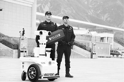 新奇！5G巡邏機器人亮相隴南武都街頭