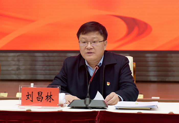 省委常委、省紀(jì)委書記、省監(jiān)委主任劉昌林出席會議并講話。.jpg
