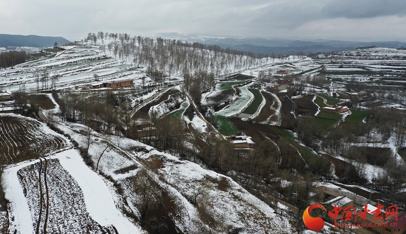 漫山素白，雪落如畫(huà)，這里是春季的臨夏（圖）