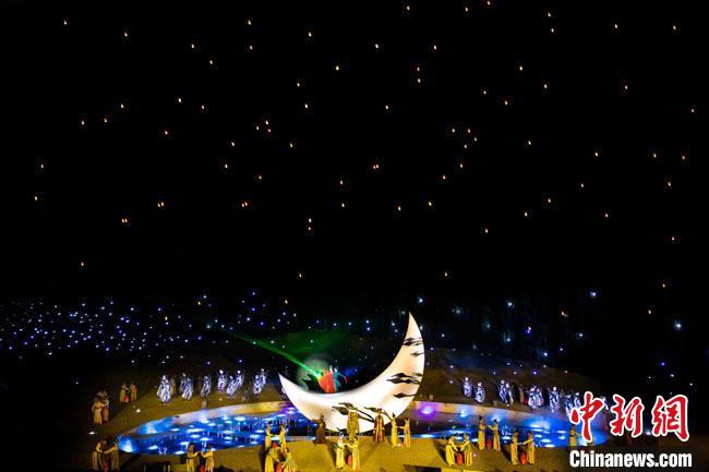 圖為大型沙漠實(shí)景演出《敦煌盛典》演出劇照。(資料圖) 敦煌市委宣傳部供圖