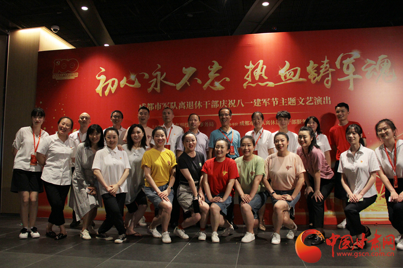 【蘭大新聞學(xué)子重走西北角】不變的軍旅情，不滅的舞臺夢——記原成都軍區(qū)政治部戰(zhàn)旗文工團國家一級演員楊思遠