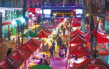 蘭州市城關(guān)區(qū)正寧路小吃夜市、南關(guān)民族風(fēng)味一條街恢復(fù)營業(yè)