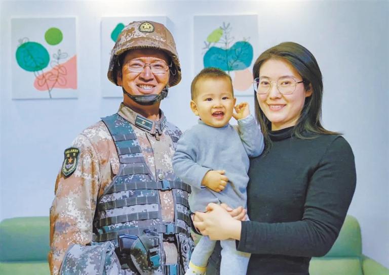 蘭州市退役軍人事務(wù)局舉行清明代祭掃儀式 陳紅軍烈士父親給兒子寫(xiě)來(lái)寄語(yǔ) “你是祖國(guó)的好兒女，也是我們的驕傲”