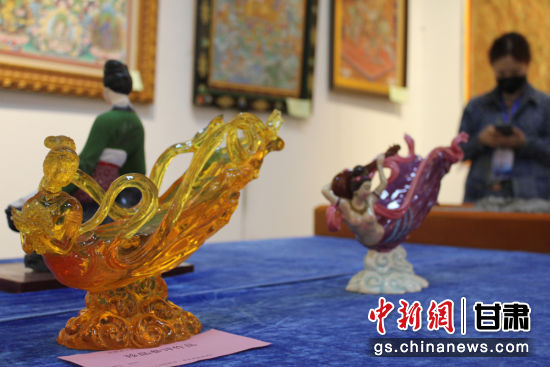 圖為敦煌飛天造型的作品。徐雪 攝