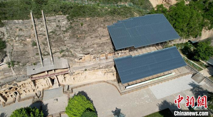 圖為航拍視角下的北石窟寺?！“瑧c龍 攝