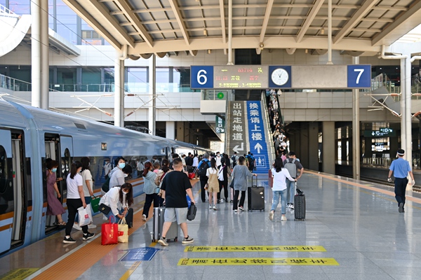 暑運(yùn)大幕開啟。蘭州鐵路局供圖