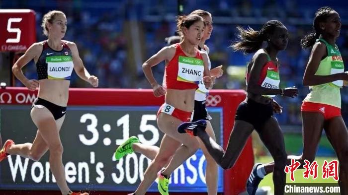2016年8月，中國(guó)選手張新艷參加里約奧運(yùn)會(huì)田徑女子3000米障礙賽預(yù)賽。(資料圖) 受訪者供圖