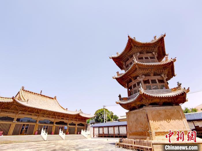 圖為阿河灘清真寺局部。　張?zhí)砀?攝