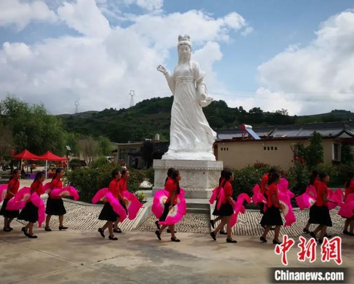 甘肅省西和縣乞巧節(jié)活動。殷春永 攝