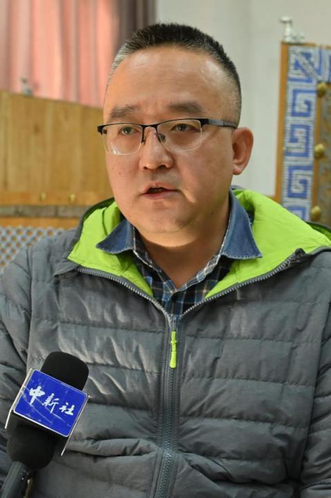 謝焱，甘肅省文物考古研究所副研究館員、考古研究二部主任、田野考古項目負(fù)責(zé)人。主持參與了張家川馬家塬戰(zhàn)國西戎墓地、臨潭磨溝齊家文化墓地等20多項考古調(diào)查、發(fā)掘工作，曾獲得中國國家文物局田野考古二、三等獎，“十二五”文物保護科學(xué)和技術(shù)創(chuàng)新二等獎等榮譽。
