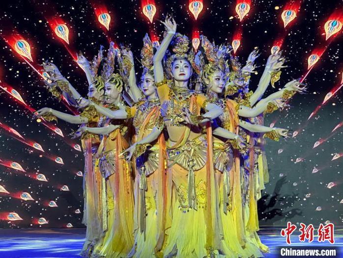 圖為甘肅演藝集團(tuán)歌舞劇院表演的舞蹈《金光千佛》。(資料圖)戴文昌 攝