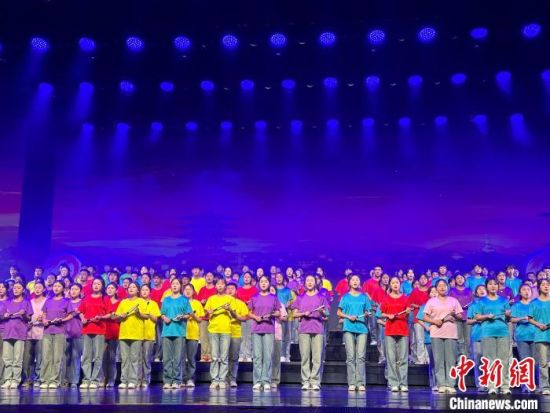5月28日晚，“詩意甘肅·絲路長風(fēng)三千里”——月出涼州·武威詩會在甘肅省武威市漢唐天馬城舉行。楊娜 攝