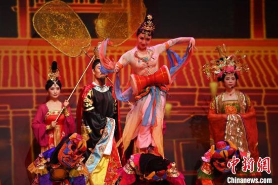 2023年第六屆敦煌文博會(huì)期間，系列演藝上演。(資料圖)李亞龍 攝