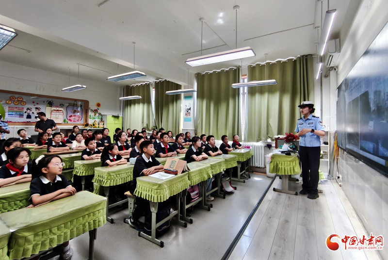 知危險、會避險 蘭州交警開展暑假交通安全宣傳